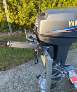 2004 Yamaha 25 HP 2 Cyl Carbureted 4-Stroke 20" (L) Tiller Outboard Motor.