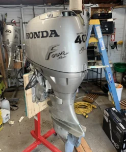 2000 Honda 40 HP 3-Cylinder Carbureted 4-Stroke 20" (L) Outboard Motor